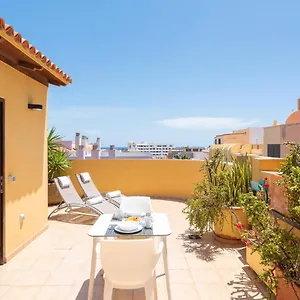 white-dream-penthouse-el-medano.adeje-hotels.com/