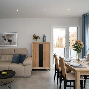 Aac - Con Terraza, Muy Amplio, Totalmente Equipado, Cerca Del Centro Y Nuevo! , Málaga Spanje
